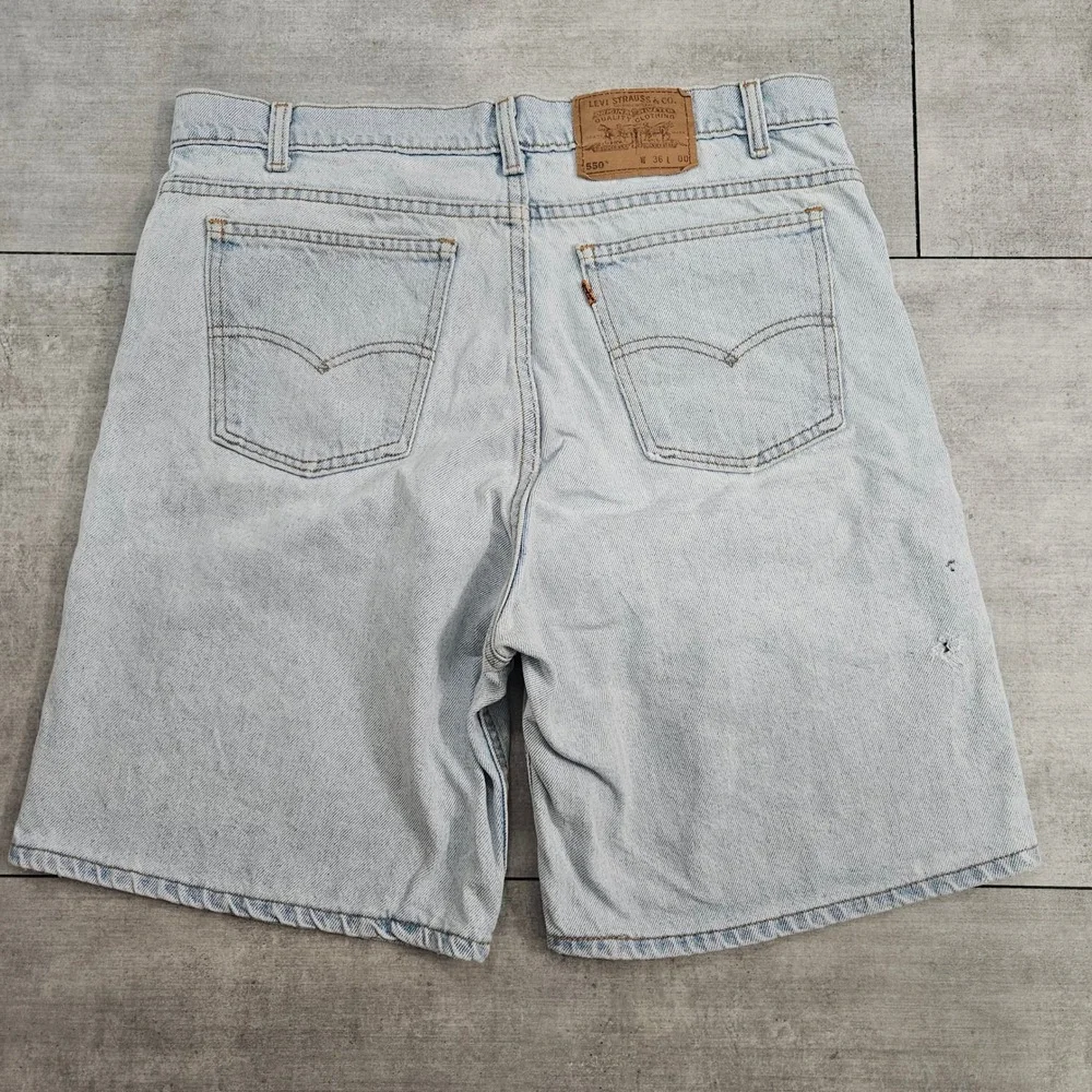 Vintage Levis 550 Relaxed Fit Denim Shorts Light Wash Mens 36 Made in USA 90s